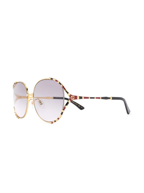 Gucci Eyewear 002 GOLD GOLD GREY Lunettes De Soleil à Monture Ronde Rayée Femme 2 Gucci Eyewear 002 GOLD GOLD GREY Lunettes De Soleil à Monture Ronde Rayée Femme – Image 2